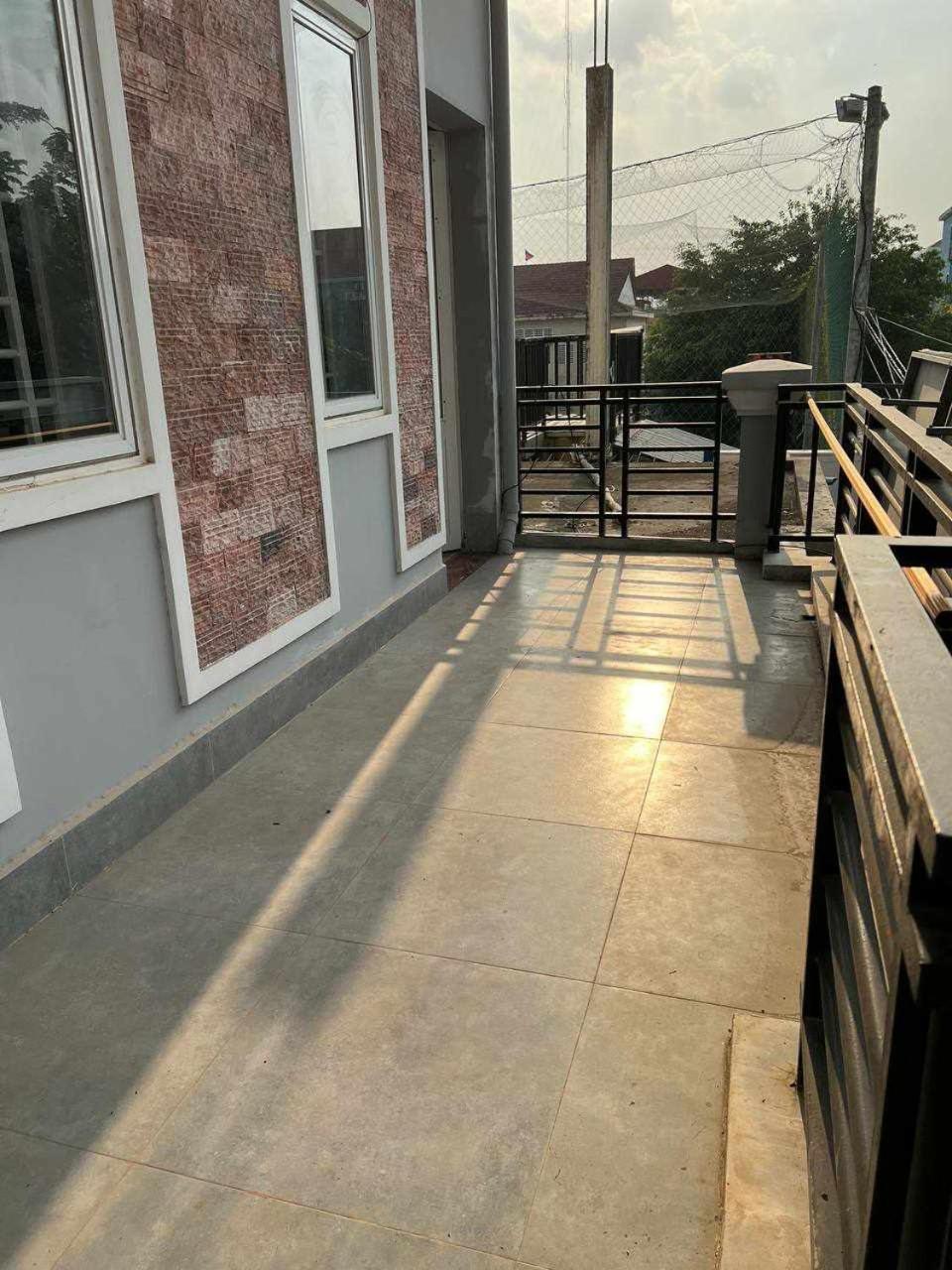 The Hub Kampot Hotel Exterior photo