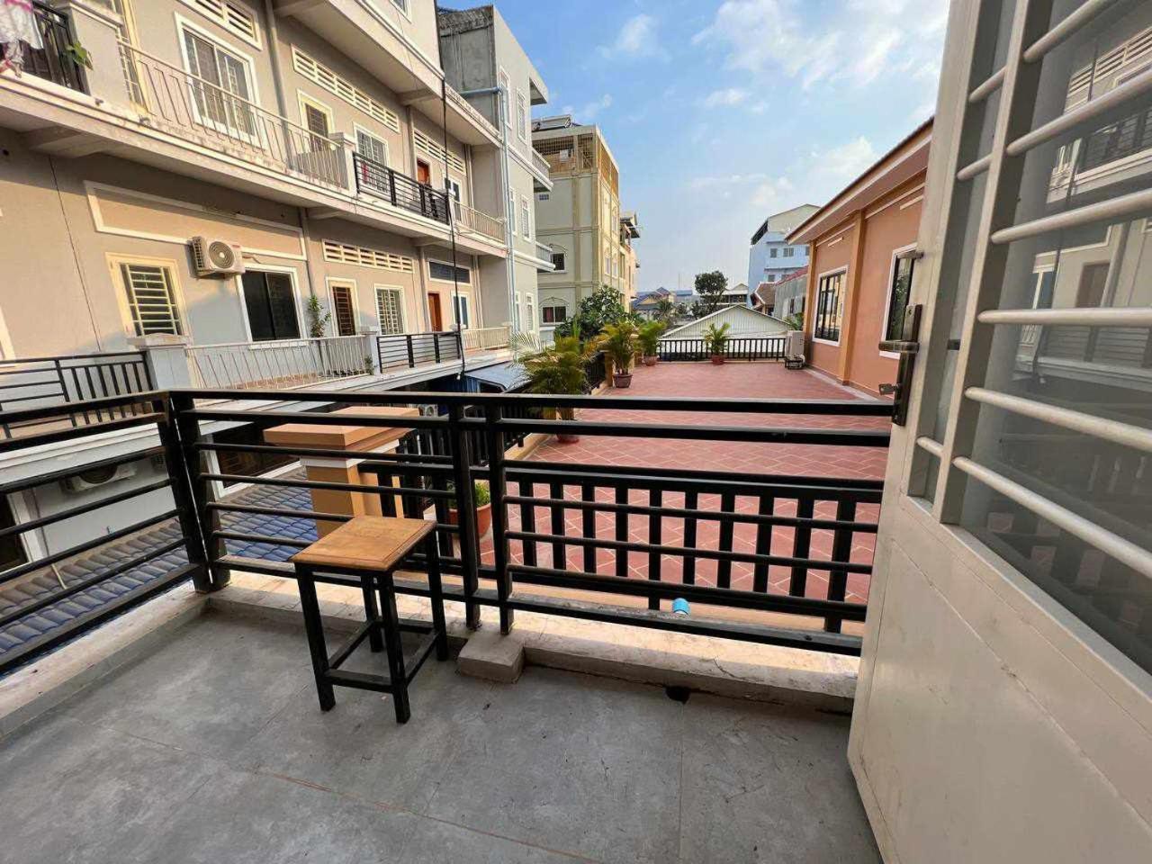 The Hub Kampot Hotel Exterior photo
