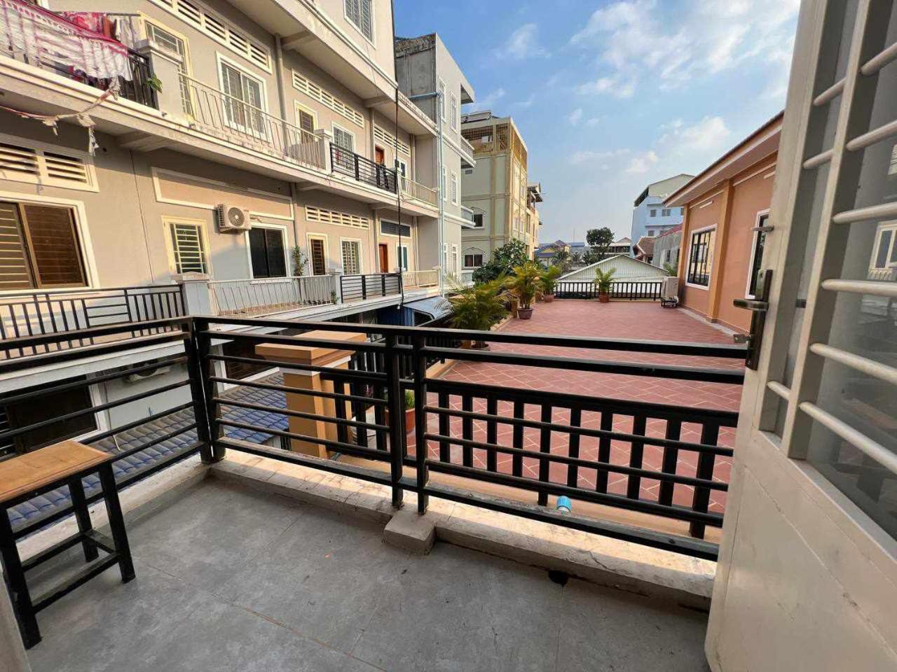 The Hub Kampot Hotel Exterior photo