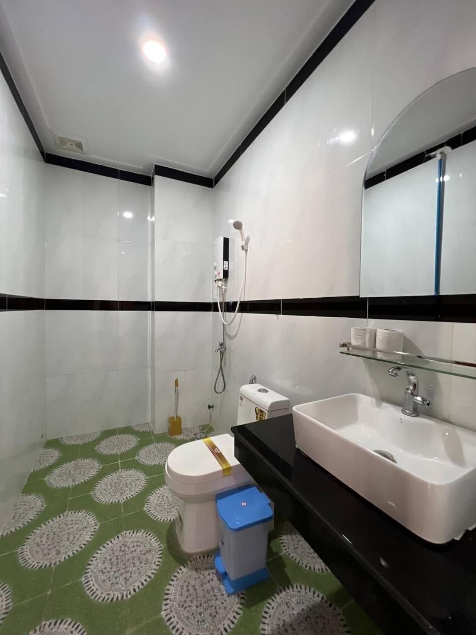 The Hub Kampot Hotel Exterior photo