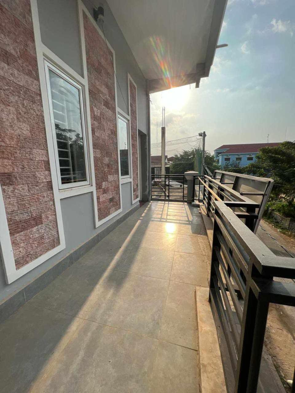 The Hub Kampot Hotel Exterior photo