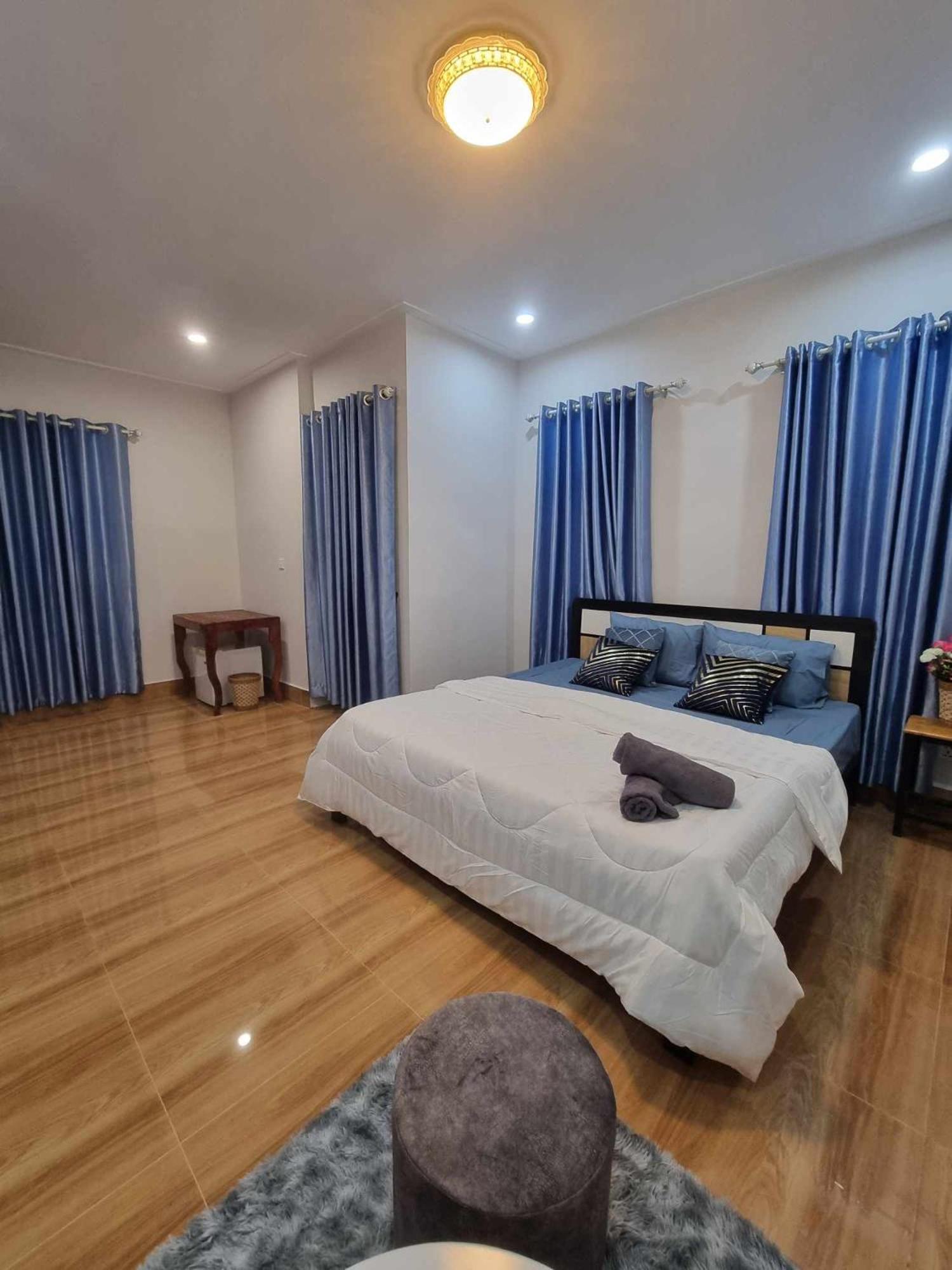 The Hub Kampot Hotel Exterior photo